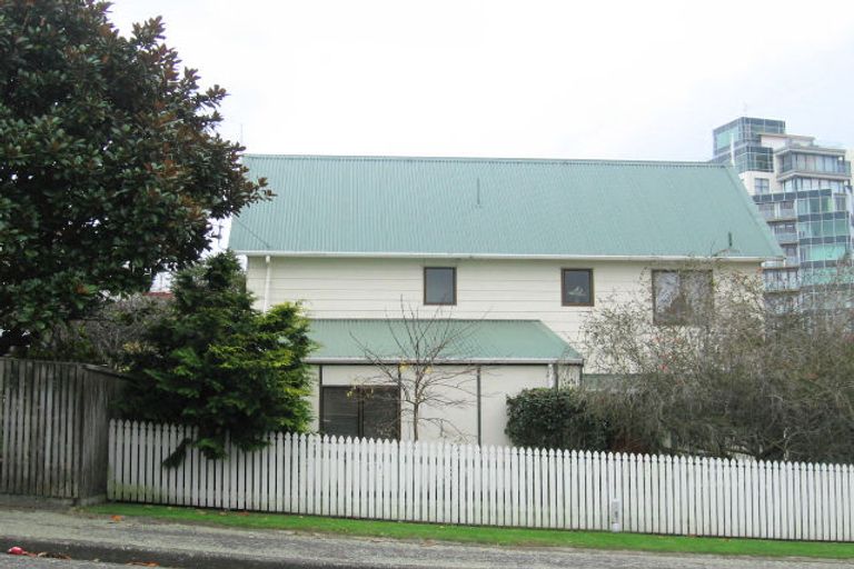 Photo of property in 17 Howell Road, Paraparaumu Beach, Paraparaumu, 5032