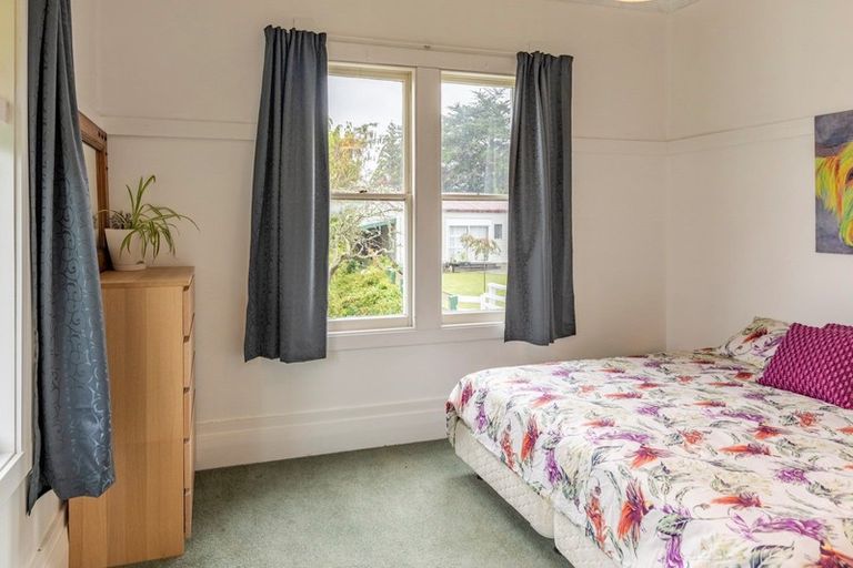 Photo of property in 2 Matthew Street, Waipawa, 4210