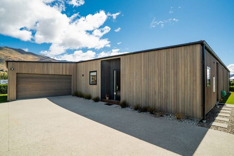 Photo of property in 38 Stackbrae Avenue, Wanaka, 9305
