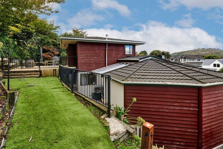 Photo of property in 12 Cullen Place, Tawa, Wellington, 5028