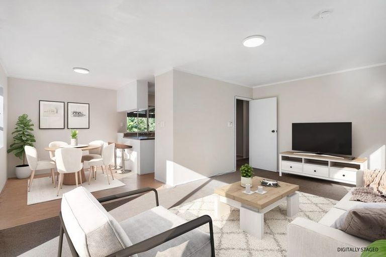 Photo of property in 10 Denver Avenue, Sunnyvale, Auckland, 0612