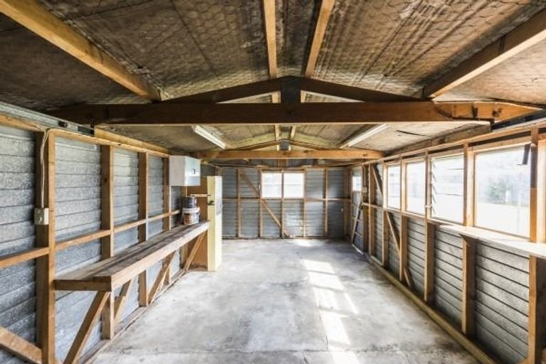 Photo of property in 10 Catlins Crescent, Milson, Palmerston North, 4414