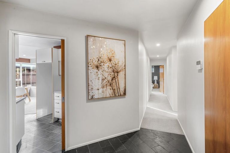 Photo of property in 33 Daniels Road, Redwood, Christchurch, 8051