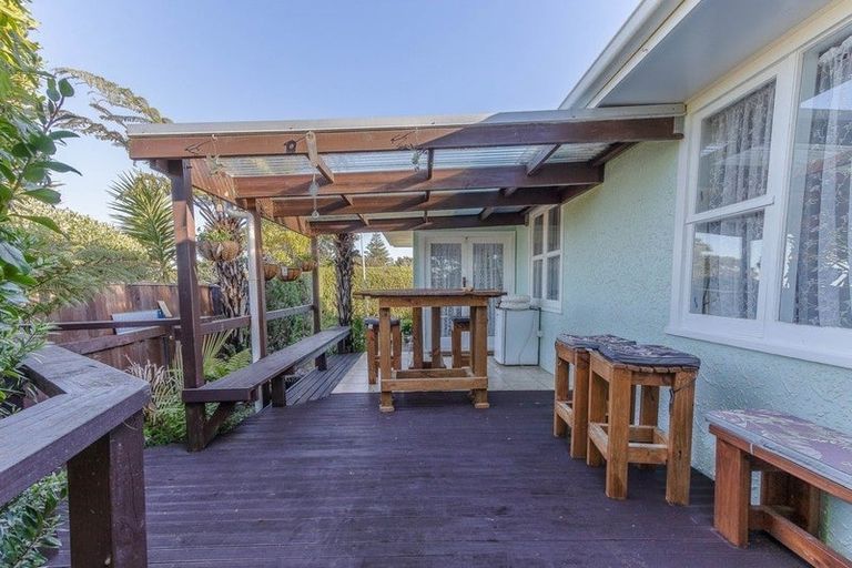 Photo of property in 2 Kuaka Place, Castlecliff, Whanganui, 4501