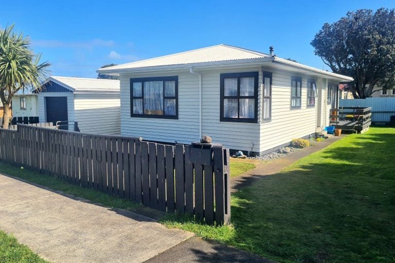 Photo of property in 3 Hickey Place, Opunake, 4616