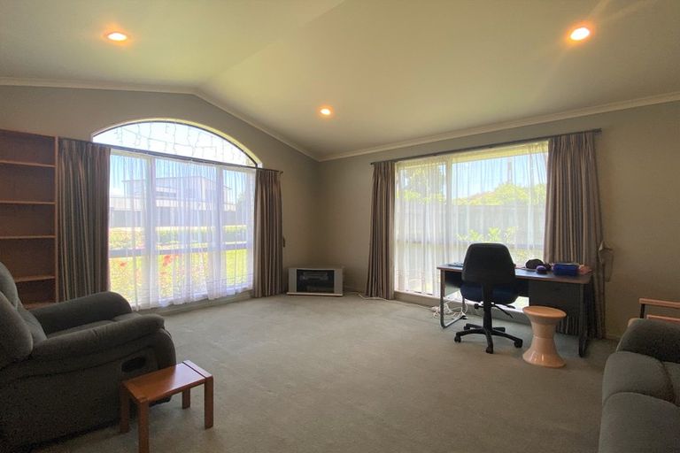 Photo of property in 96 Rototuna Road, Rototuna, Hamilton, 3210