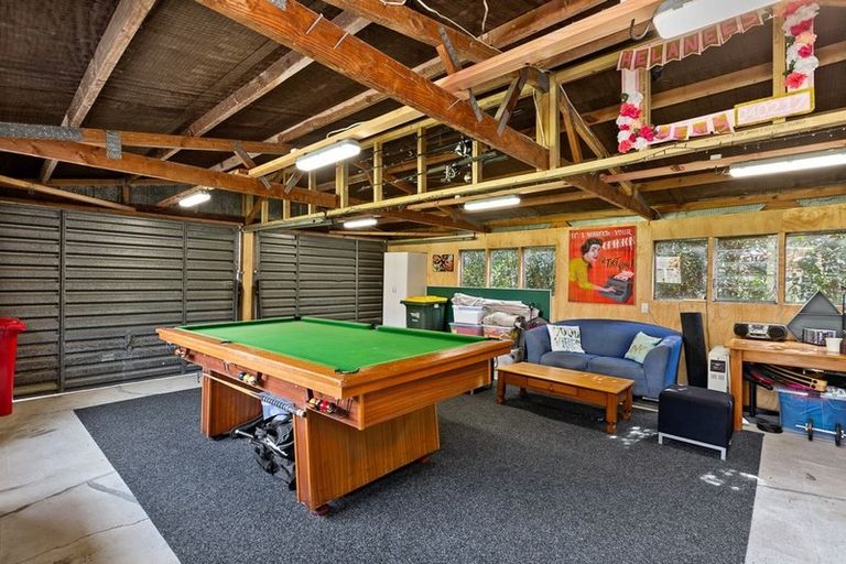 Photo of property in 1 Surf Road, Stanmore Bay, Whangaparaoa, 0932