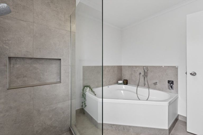 Photo of property in 42 Brooklyn Heights Drive, Kelvin Grove, Palmerston North, 4414