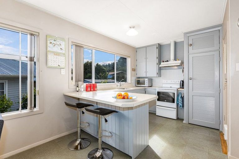 Photo of property in 11 Gardiner Grove, Wainuiomata, Lower Hutt, 5014