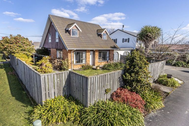 Photo of property in 1/16a Steadman Road, Broomfield, Christchurch, 8042
