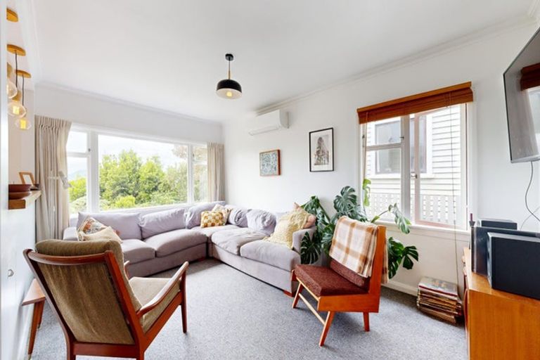 Photo of property in 22 Whaui Street, Vogeltown, Wellington, 6021