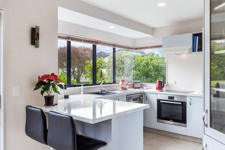 Photo of property in 35 Kinder Street, Acacia Bay, Taupo, 3330