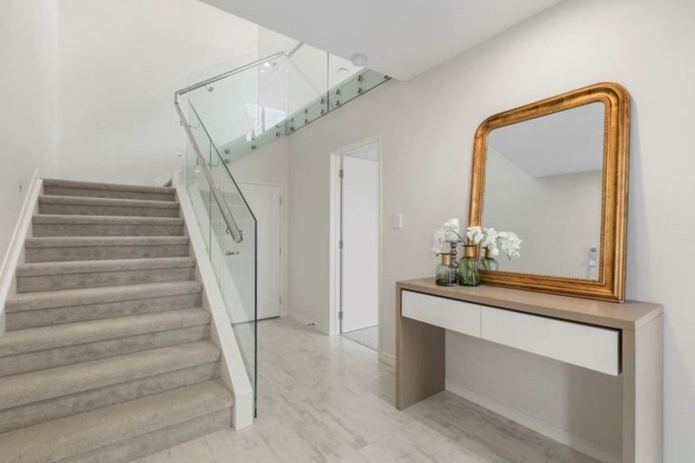 Photo of property in 98 Godfrey Drive, Orewa, 0931