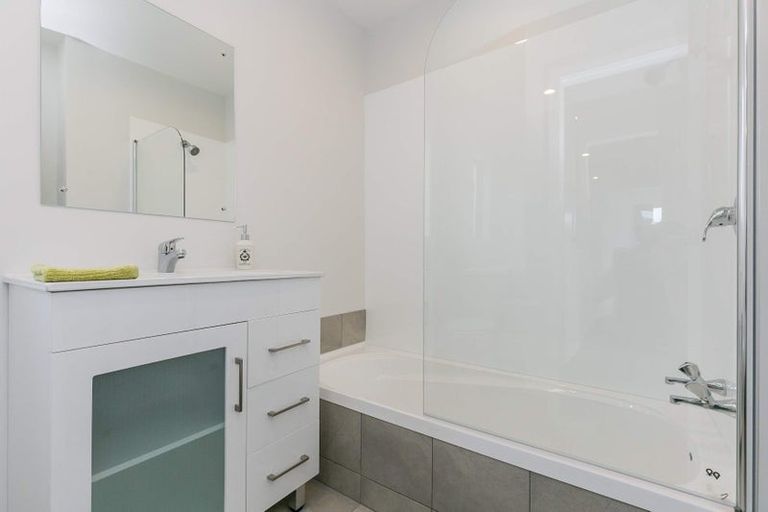 Photo of property in 41a Collins Avenue, Tawa, Wellington, 5028