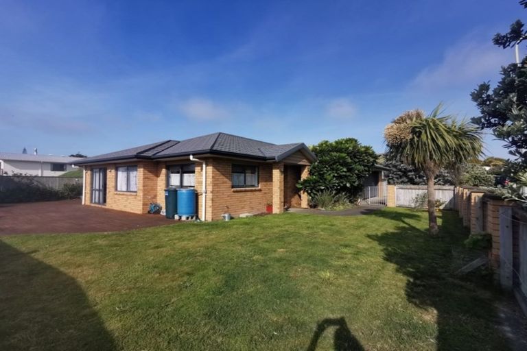 Photo of property in 4 Byron Brown Place, Otaki Beach, Otaki, 5512