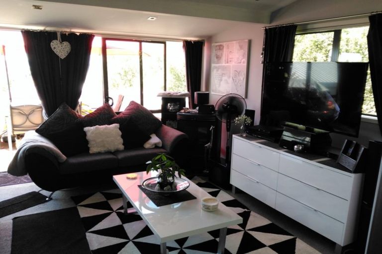 Photo of property in 145 Wiseley Road, West Harbour, Auckland, 0618