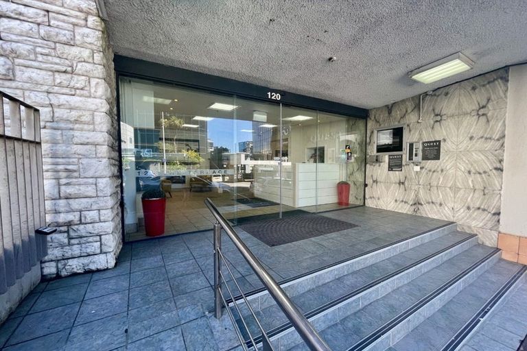 Photo of property in Terrace Garden Apartments, 2e/120 The Terrace, Wellington Central, Wellington, 6011