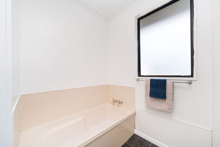 Photo of property in 30 Peppertree Glade, Kelvin Grove, Palmerston North, 4414