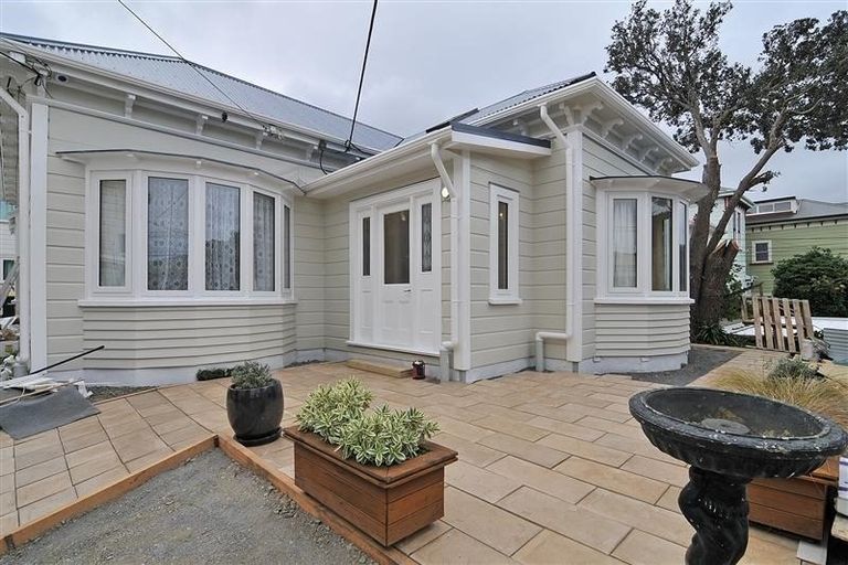 Photo of property in 8 Te Wharepouri Street, Berhampore, Wellington, 6023