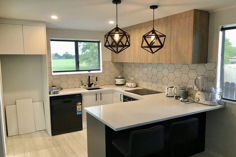 Photo of property in 2/77 Luanda Drive, Ranui, Auckland, 0612