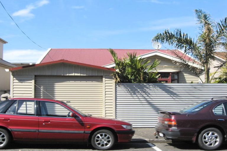 Photo of property in 21 Bulkeley Terrace, New Plymouth, 4310