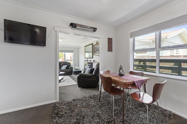Photo of property in 19 Freyberg Street, Levin, 5510