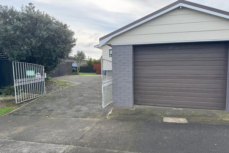 Photo of property in 49 Norcross Avenue, Henderson, Auckland, 0612