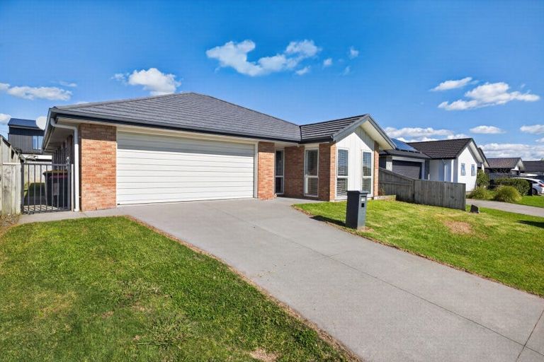 Photo of property in 28 Sabre Street, Papamoa Beach, Papamoa, 3118