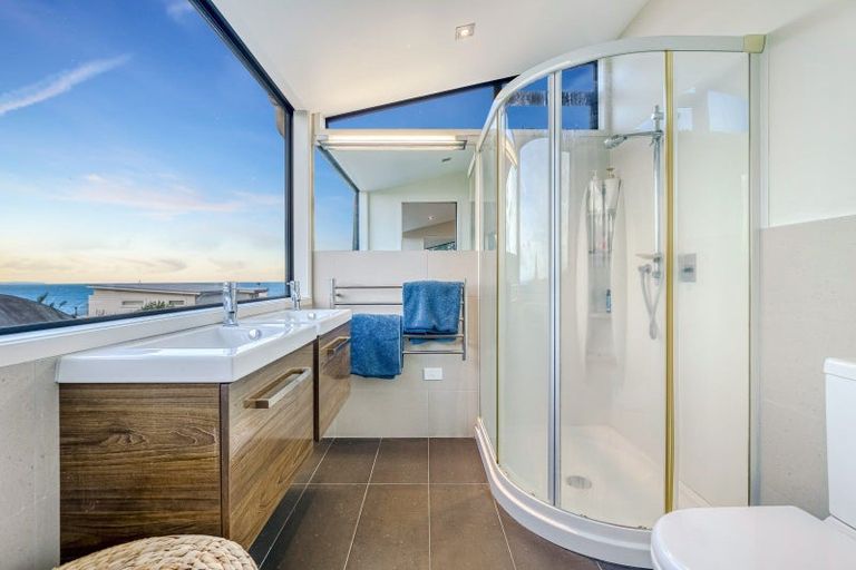 Photo of property in 35a Rothesay Bay Road, Rothesay Bay, Auckland, 0630