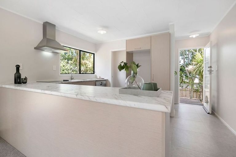 Photo of property in 1/11 Kupari Place, Totara Vale, Auckland, 0629