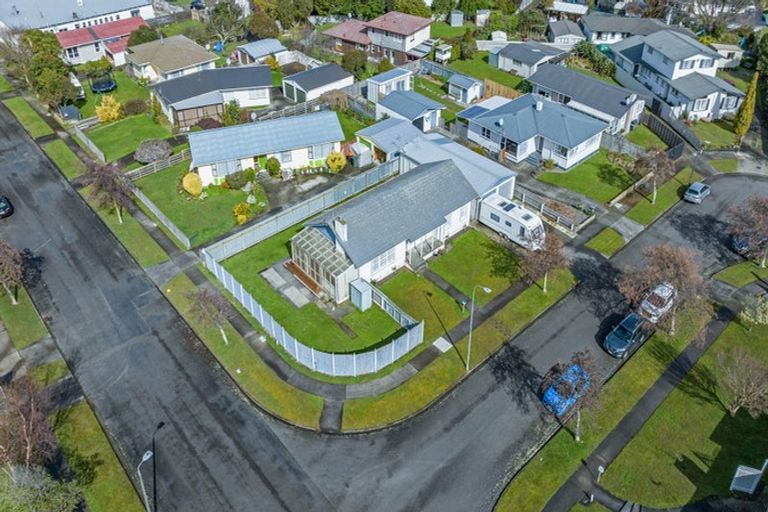 Photo of property in 1 Wairau Place, Kelvin Grove, Palmerston North, 4414