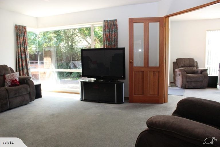 Photo of property in 4 Monterey Place, Parklands, Christchurch, 8083
