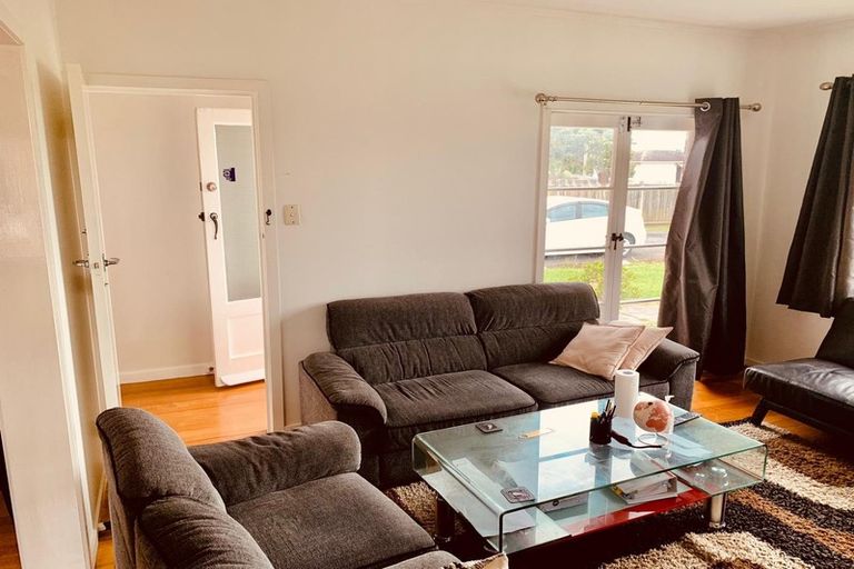 Photo of property in 32 Reid Road, New Lynn, Auckland, 0600
