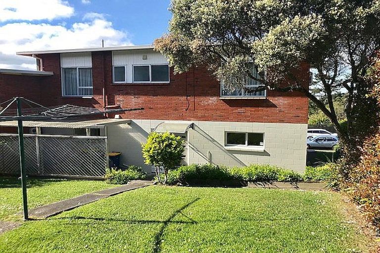 Photo of property in 1/1 Kaihu Street, Northcote, Auckland, 0627