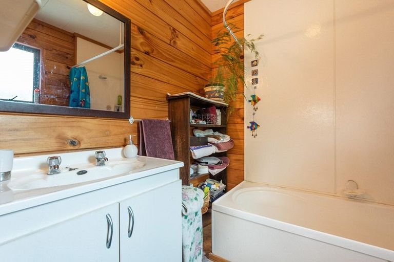 Photo of property in 16 Coventry Close, Ascot Park, Porirua, 5024