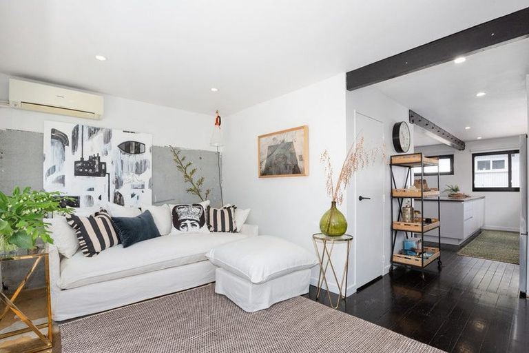 Photo of property in 1a Port Street, Mount Victoria, Wellington, 6011