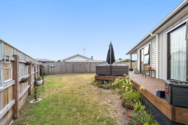 Photo of property in 1 Colenso Place, Otaki Beach, Otaki, 5512