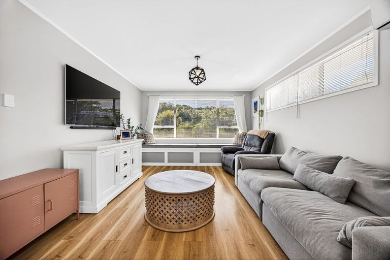 Photo of property in 8 Camphora Place, Ranui, Auckland, 0612