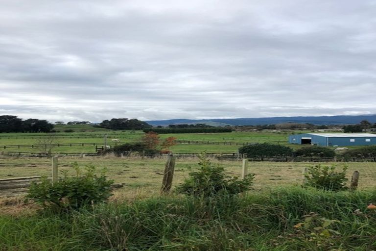 Photo of property in 737 State Highway 1, Te Horo, Otaki, 5581