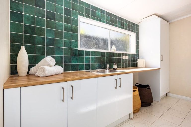 Photo of property in 8 Jalna Avenue, Khandallah, Wellington, 6035