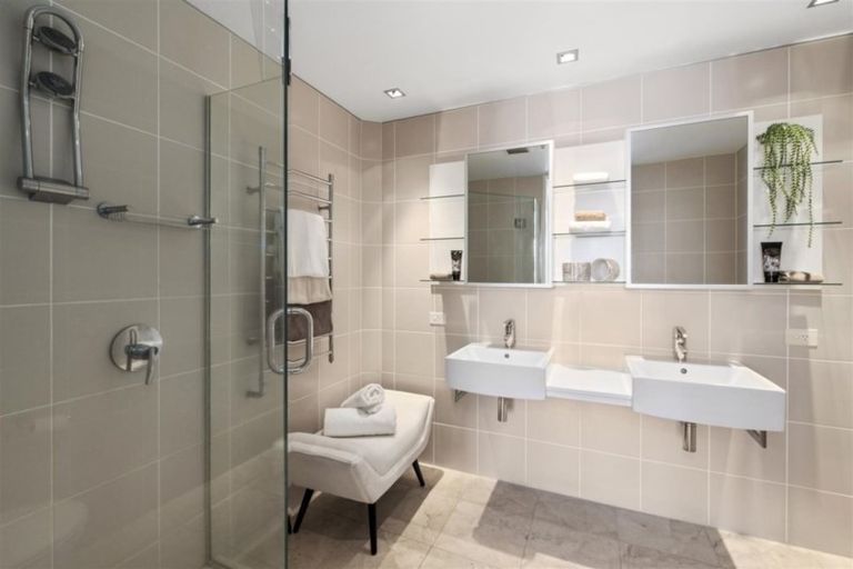 Photo of property in 1/7 The Promenade, Takapuna, Auckland, 0622