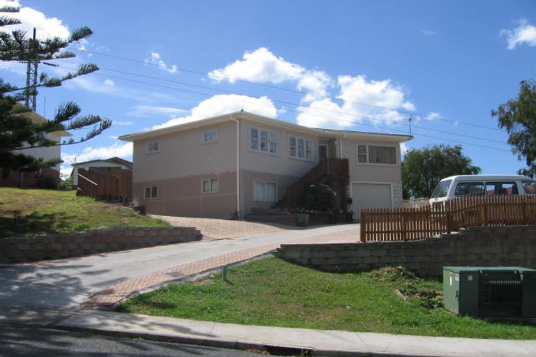 Photo of property in 12 Camelot Place, Glenfield, Auckland, 0629