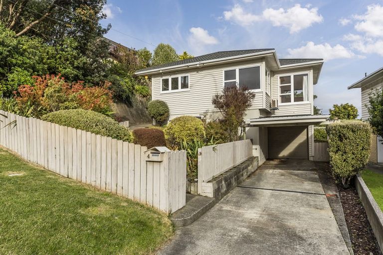 Photo of property in 4 Mana View Road, Paremata, Porirua, 5026
