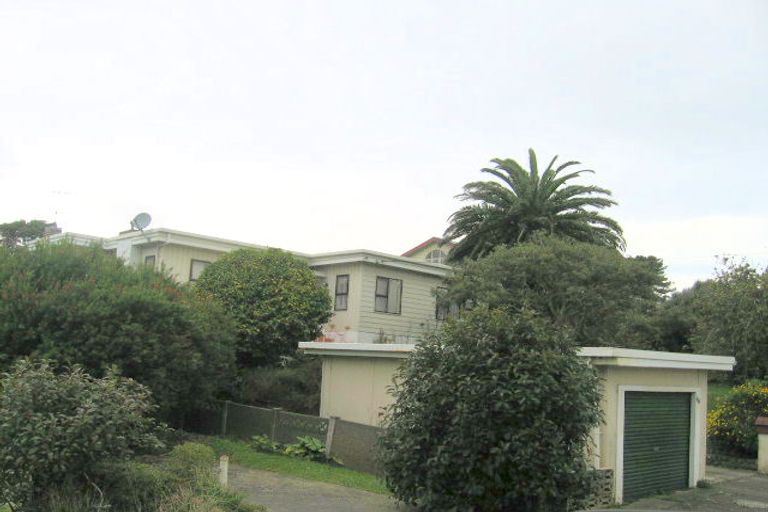 Photo of property in 46 Ranui Terrace, Tawa, Wellington, 5028