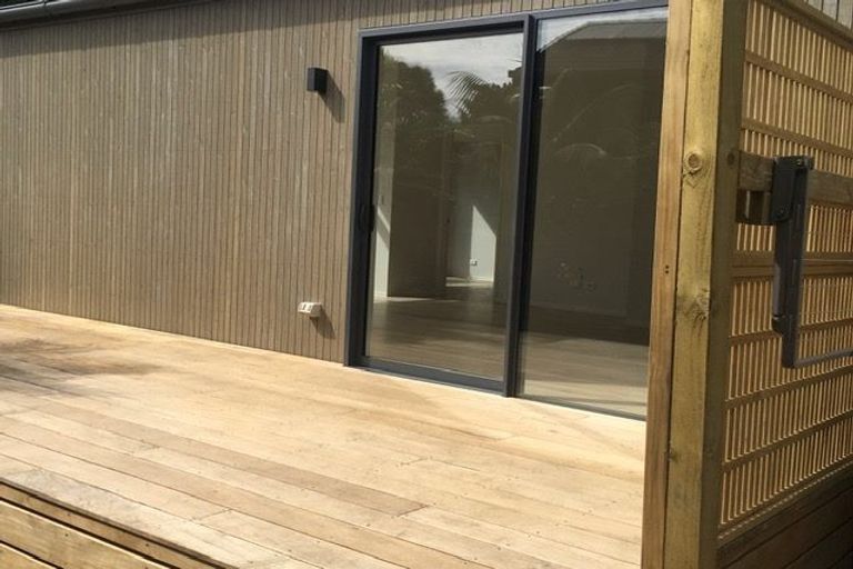 Photo of property in 6a Riviera Place, Hauraki, Auckland, 0622