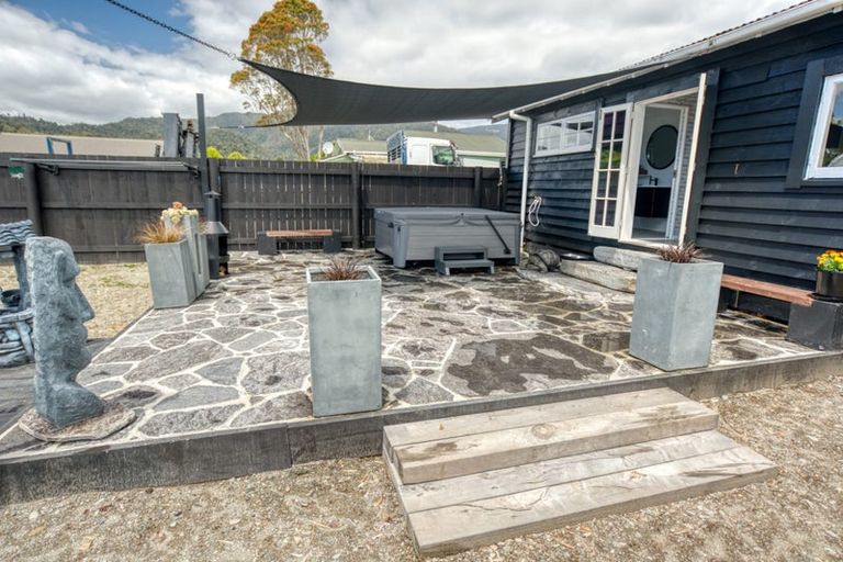 Photo of property in 70 Moorhouse Street, Ross, 7812