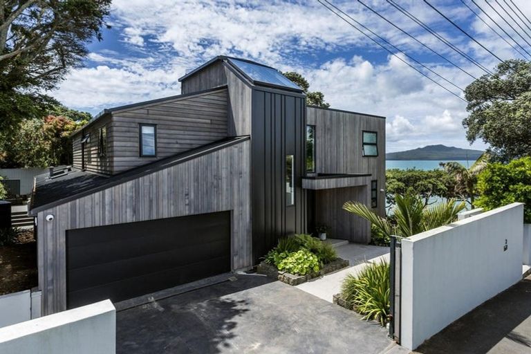 Photo of property in 2 Old Lake Road, Narrow Neck, Auckland, 0624