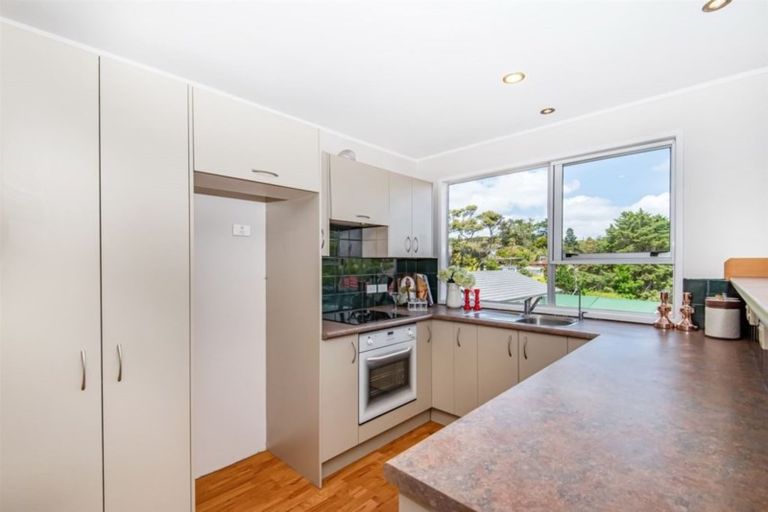 Photo of property in 4 Charnley Grove, Glenfield, Auckland, 0629
