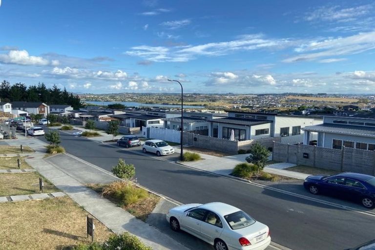 Photo of property in 58 Ascension Crescent, Orewa, 0931