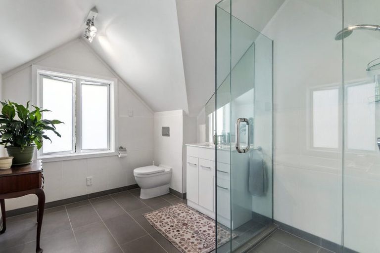 Photo of property in 1/12a Moore Street, Hillcrest, Auckland, 0627